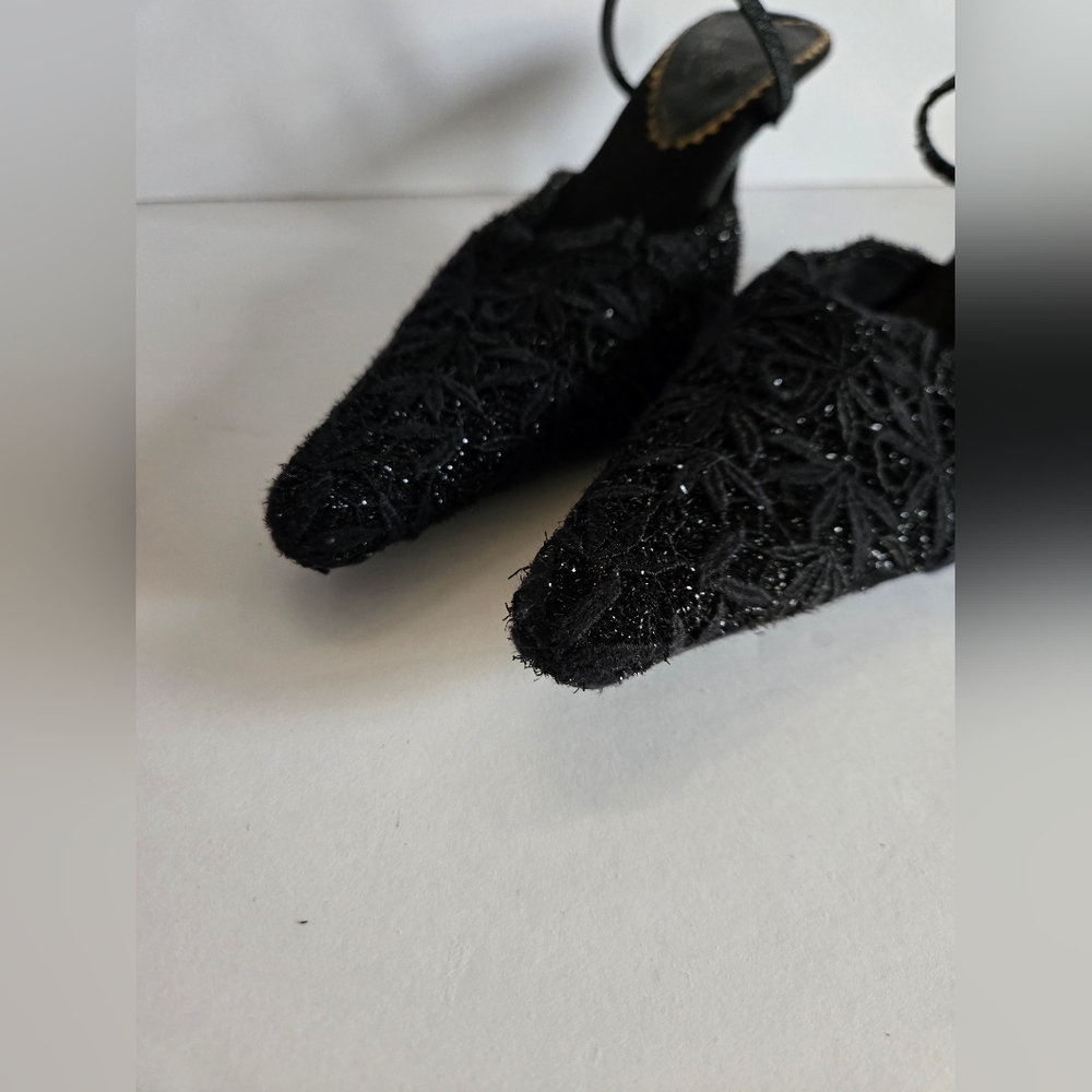 Embroidered Elegant Mules - Picture 4 of 8
